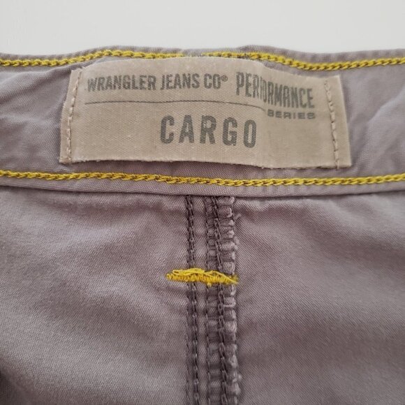 Wrangler Jeans Co. Cargo pants Men's Beige Size  40 Shorts - Picture 8 of 9